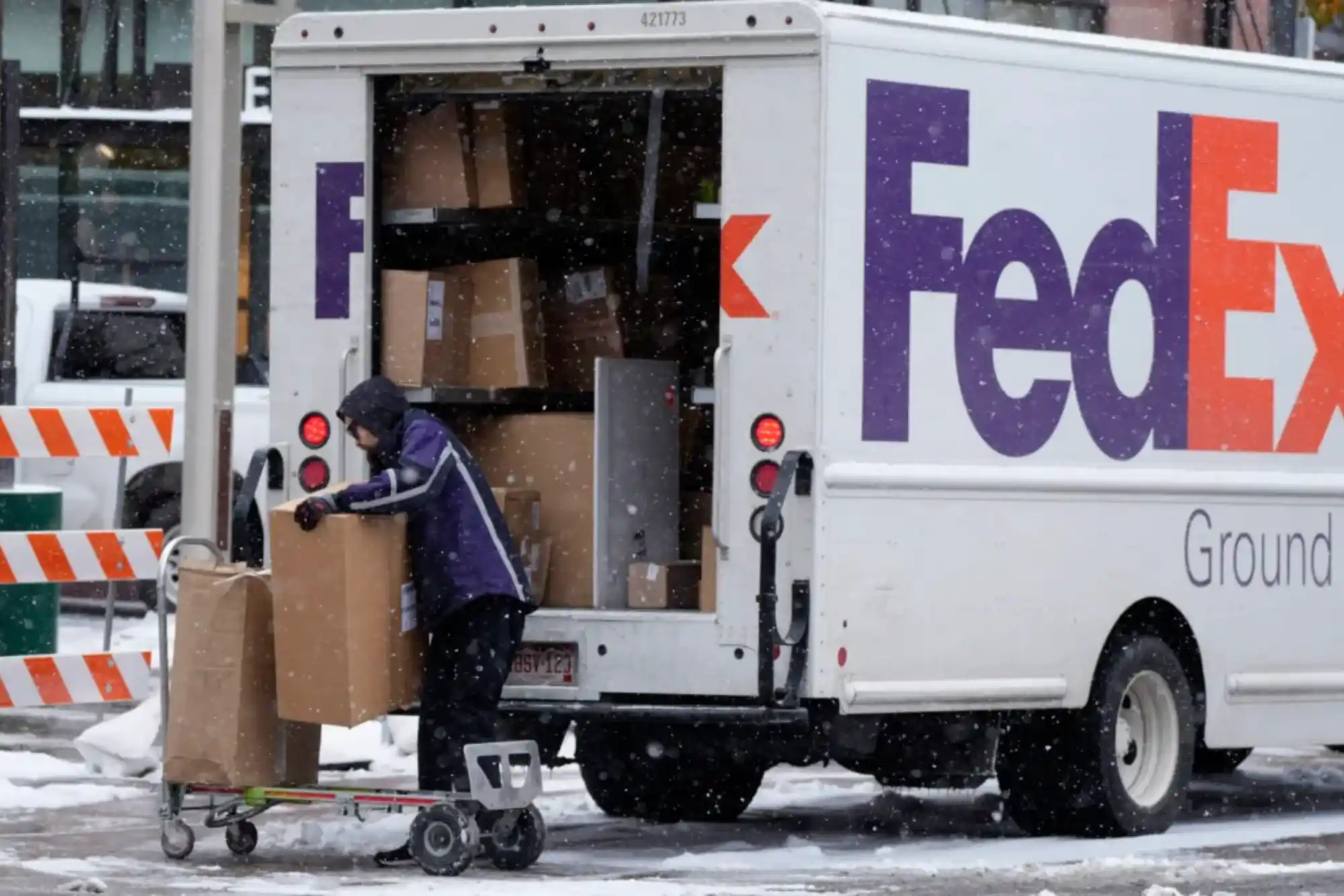 Features of FedEx Freight VF Imagewear Uniforms